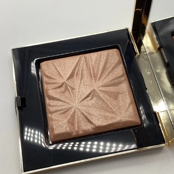 Bobbi Brown Luxe Illuminating Powder in Golden Hour - Didn’t Come w/ Box - BNWOB - Picture 8 of 16